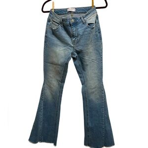 NWOT Vanilla Star Women's Blue Flared Jeans Sixe 27